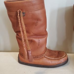 Ladies Manitobah Mukluks